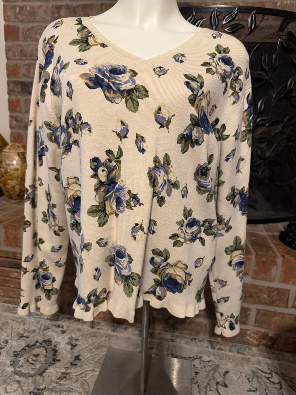 Liz Claiborne Lizwear Jeans XL Blue Rose Floral Cotton Sweater Lace V Neck